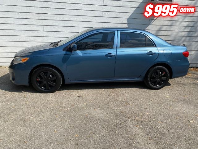 Toyota Corolla Vehicle Full-screen Gallery Image 02