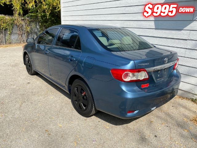 Toyota Corolla Vehicle Full-screen Gallery Image 03