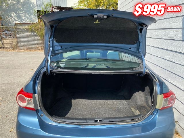 Toyota Corolla Vehicle Full-screen Gallery Image 07