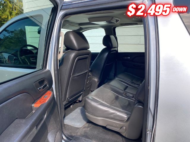 GMC Yukon XL 1500 Vehicle Image 06