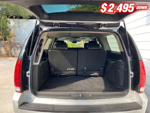 GMC Yukon XL 1500 Vehicle Image 07