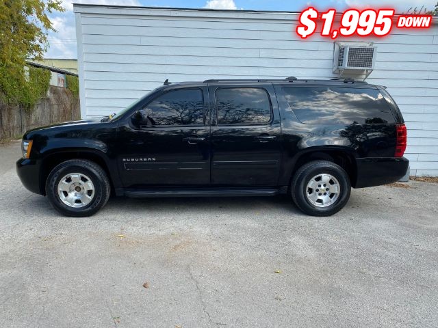 Chevrolet Suburban Vehicle Full-screen Gallery Image 02