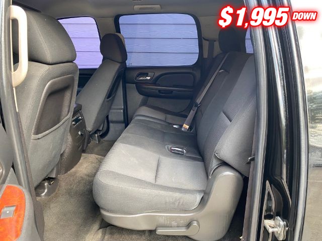 Chevrolet Suburban Vehicle Full-screen Gallery Image 06