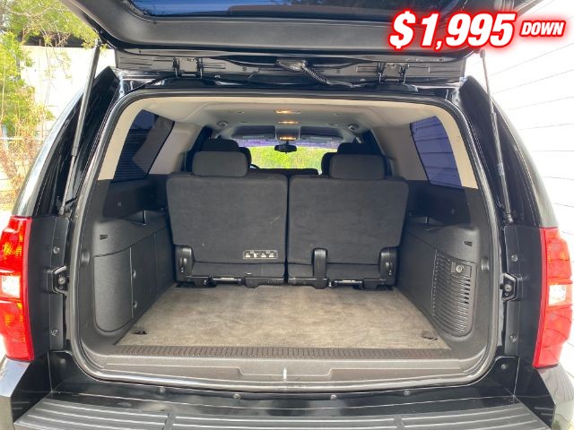 Chevrolet Suburban Vehicle Full-screen Gallery Image 07