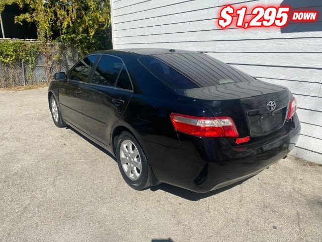 Toyota Camry Vehicle Full-screen Gallery Image 03