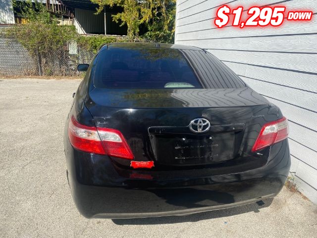 Toyota Camry Vehicle Full-screen Gallery Image 04