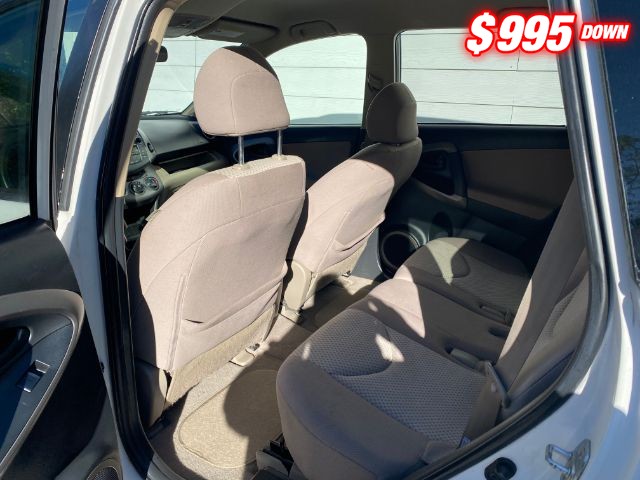 Toyota RAV4 Vehicle Image 07