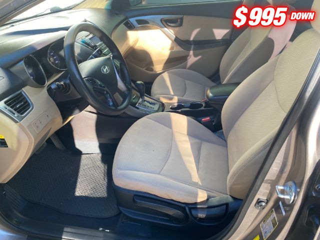 Hyundai Elantra Vehicle Image 05