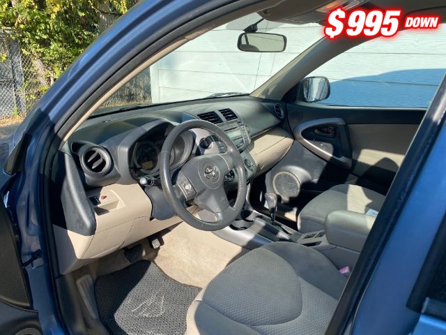 Toyota RAV4 Vehicle Image 05