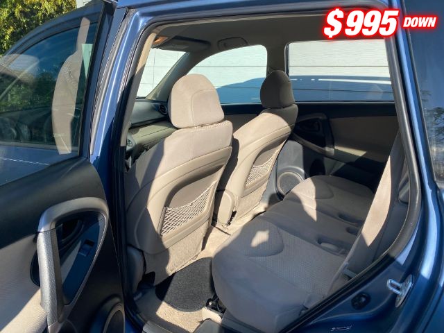 Toyota RAV4 Vehicle Image 06