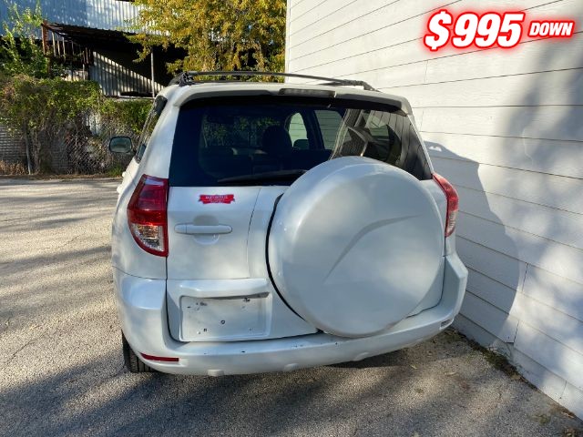 Toyota RAV4 Vehicle Image 04