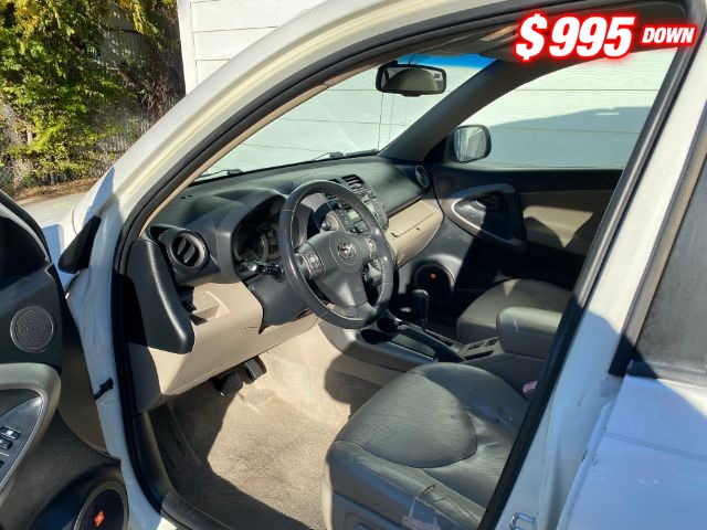 Toyota RAV4 Vehicle Image 05