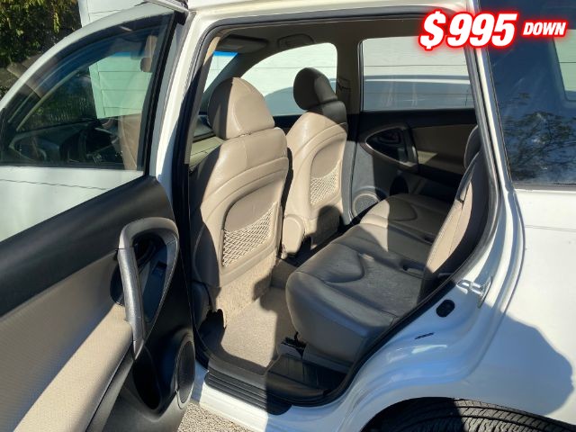 Toyota RAV4 Vehicle Image 06