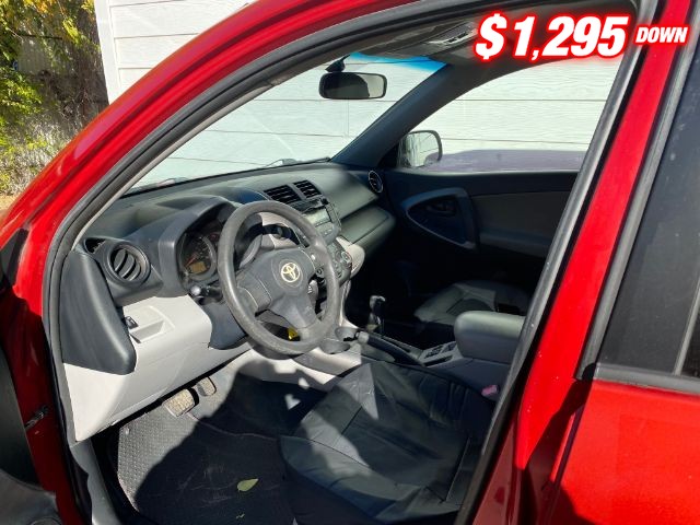 Toyota RAV4 Vehicle Image 05