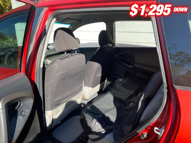 Toyota RAV4 Vehicle Image 06