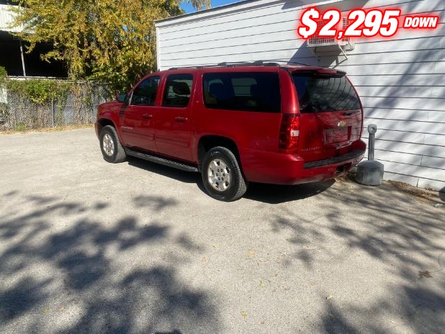 Chevrolet Suburban Vehicle Image 03