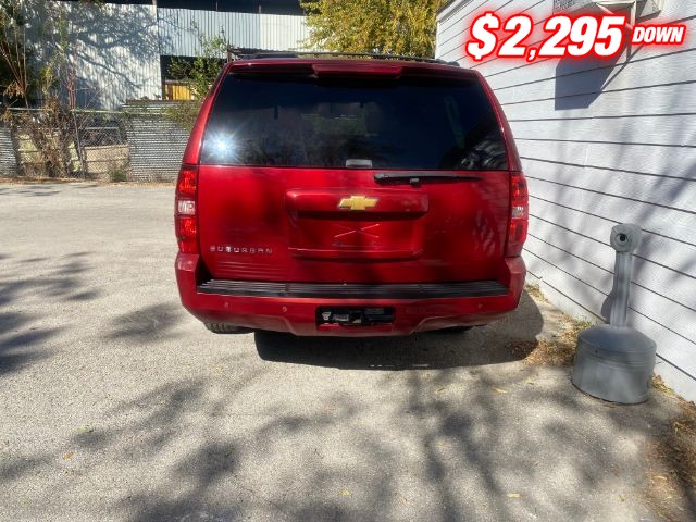 Chevrolet Suburban Vehicle Image 04
