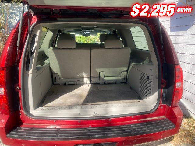 Chevrolet Suburban Vehicle Image 07