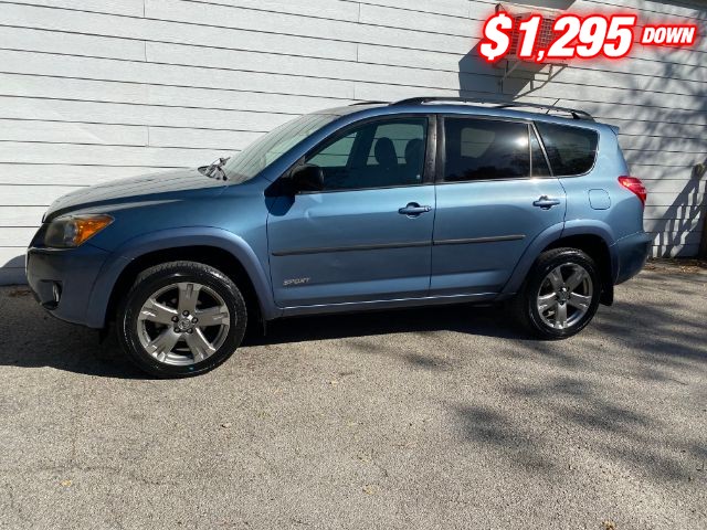 Toyota RAV4 Vehicle Image 02