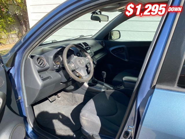 Toyota RAV4 Vehicle Image 05