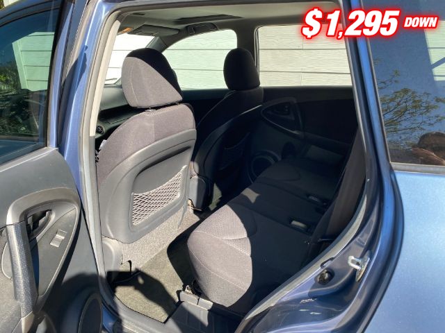 Toyota RAV4 Vehicle Image 06