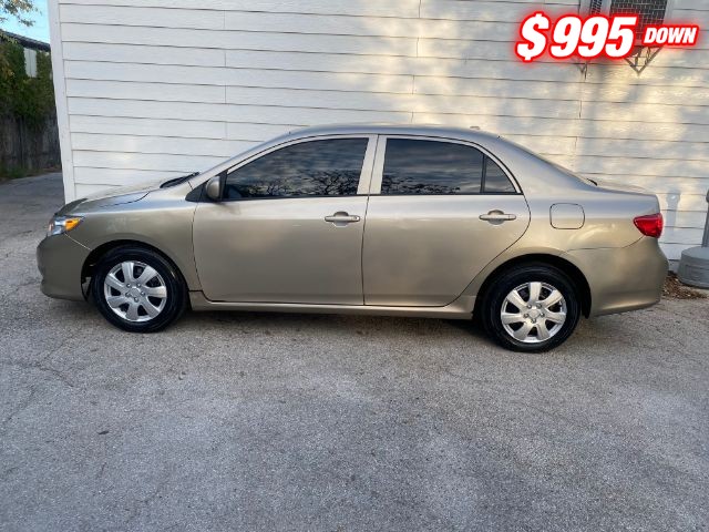 Toyota Corolla Vehicle Full-screen Gallery Image 02