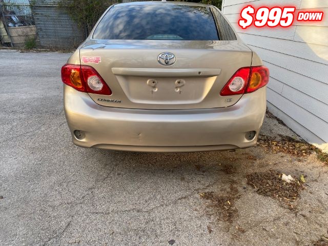 Toyota Corolla Vehicle Full-screen Gallery Image 04