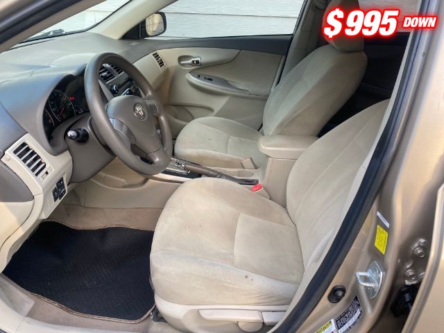 Toyota Corolla Vehicle Full-screen Gallery Image 05