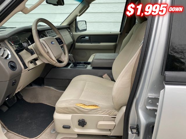 Ford Expedition Vehicle Full-screen Gallery Image 05