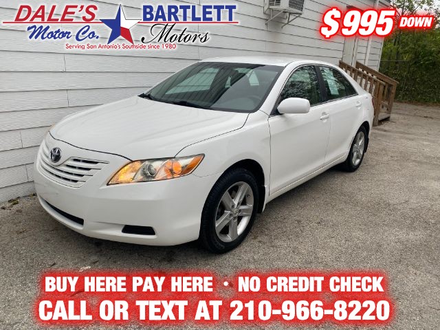 Toyota Camry Vehicle Full-screen Gallery Image 01