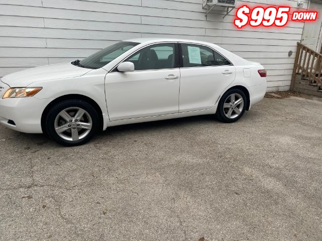 Toyota Camry Vehicle Full-screen Gallery Image 02