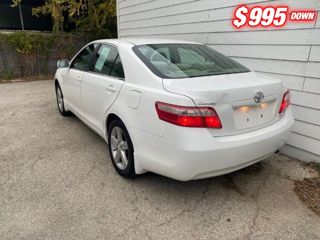 Toyota Camry Vehicle Full-screen Gallery Image 03