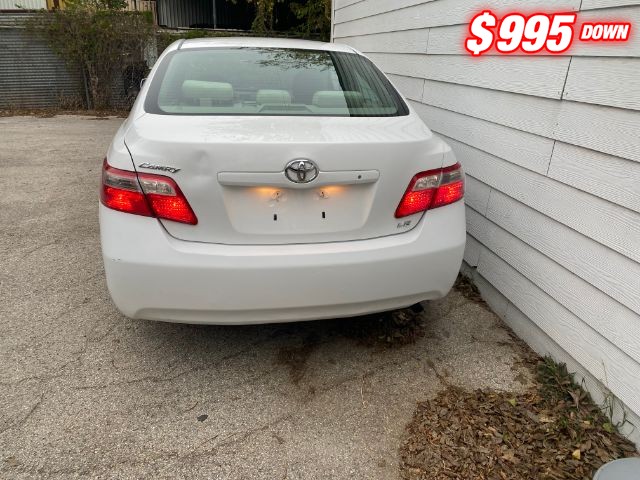 Toyota Camry Vehicle Full-screen Gallery Image 04