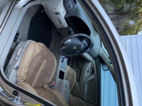 Toyota Camry Vehicle Full-screen Gallery Image 04