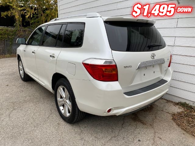 Toyota Highlander Vehicle Full-screen Gallery Image 03