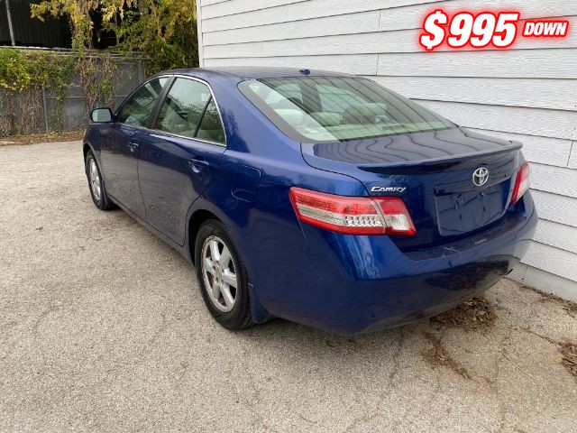 Toyota Camry Vehicle Full-screen Gallery Image 03