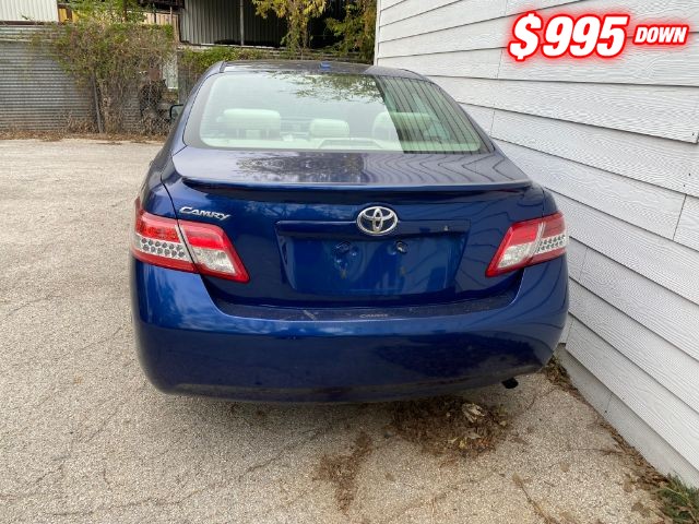 Toyota Camry Vehicle Full-screen Gallery Image 04