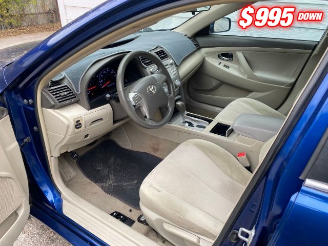 Toyota Camry Vehicle Full-screen Gallery Image 05