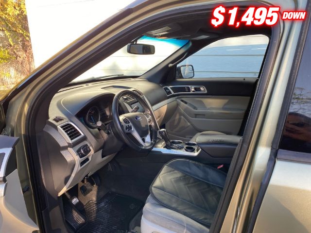 Ford Explorer Vehicle Image 05