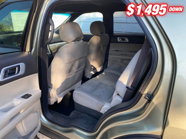 Ford Explorer Vehicle Image 06