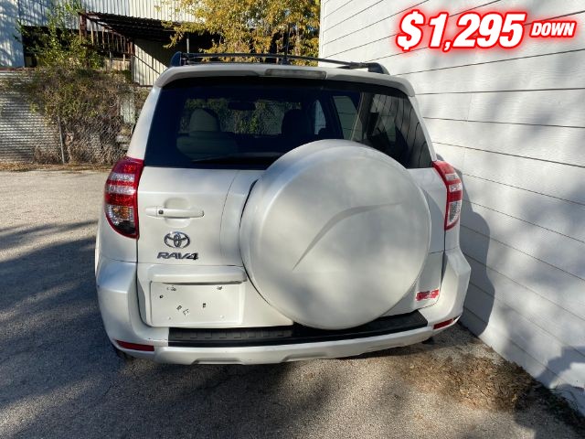 Toyota RAV4 Vehicle Image 04