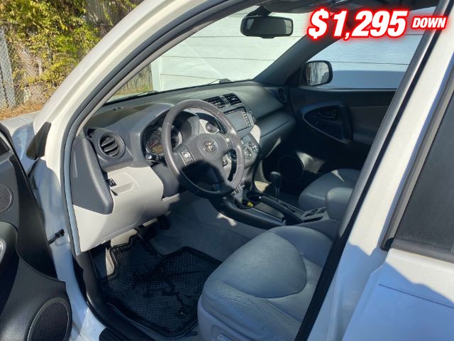 Toyota RAV4 Vehicle Image 05