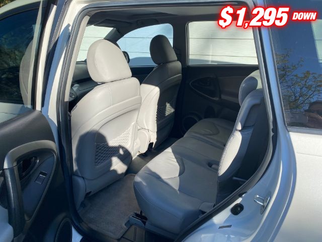 Toyota RAV4 Vehicle Image 06