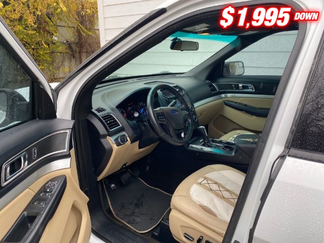 Ford Explorer Vehicle Image 05