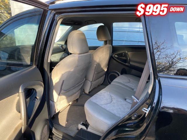 Toyota RAV4 Vehicle Image 07