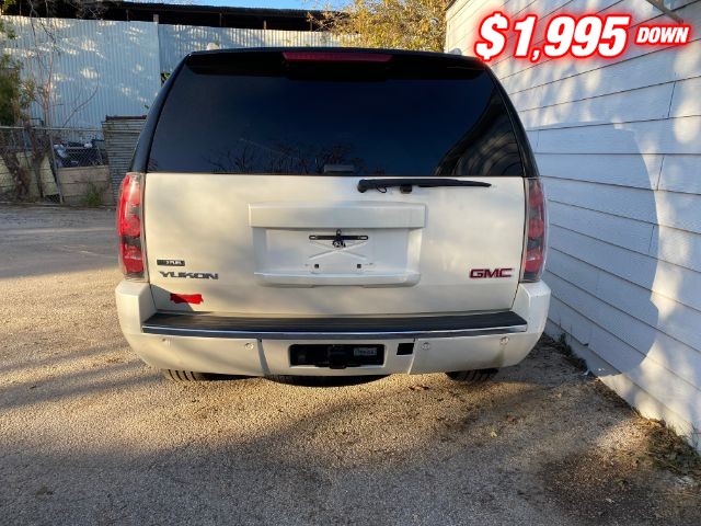 GMC Yukon Denali Vehicle Image 04