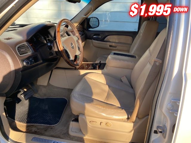 GMC Yukon Denali Vehicle Image 05