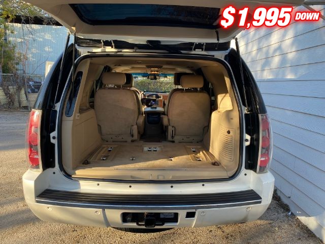 GMC Yukon Denali Vehicle Image 07