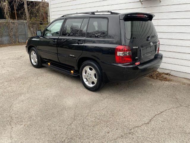 Toyota Highlander Vehicle Image 03