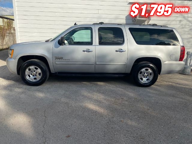 Chevrolet Suburban Vehicle Image 02